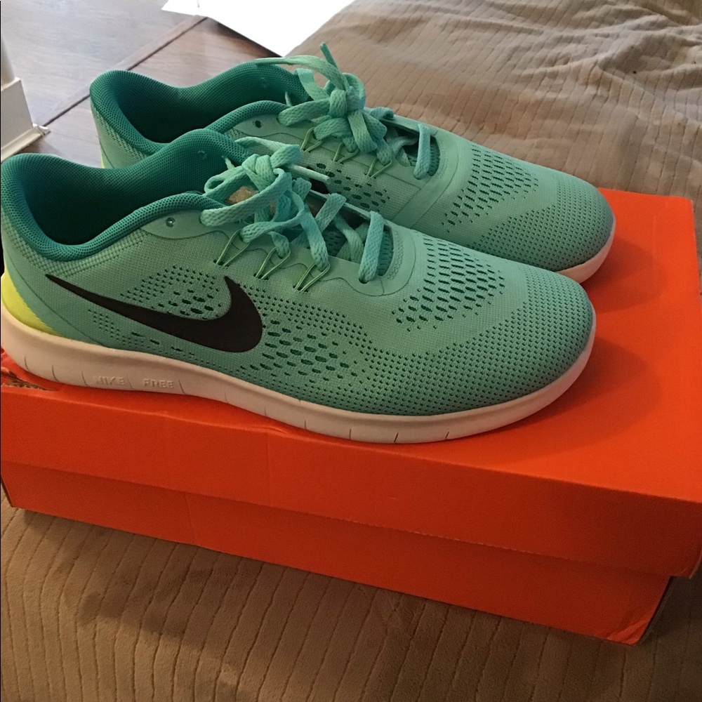 Nike free teal size 7Y